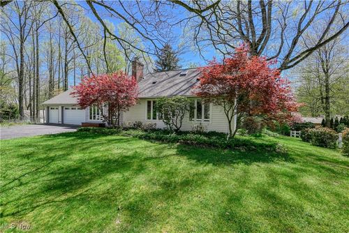 4712 Glenwood Dr, Mantua, OH, 44255-9203 | Card Image