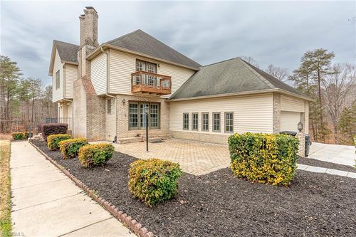 900 Warren Farm Rd, Walnut Cove, NC, 27052-7298 | Card Image