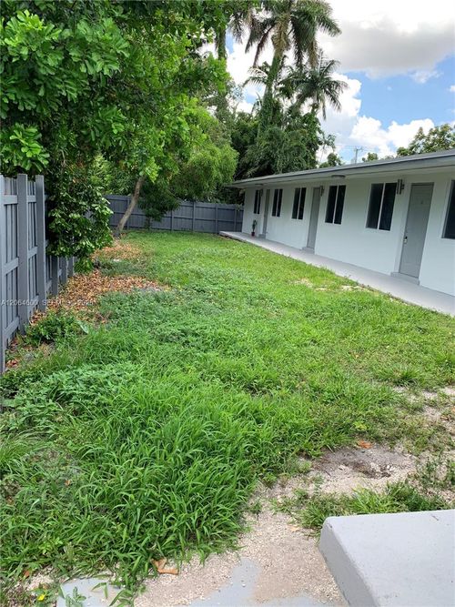 3-214 Se 8th St, Hallandale Beach, FL, 33009-6477 | Card Image