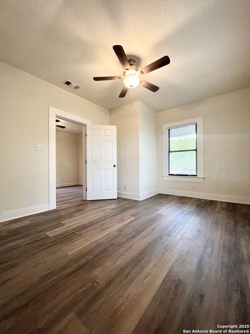 4611 S Hackberry, San Antonio, TX, 78223-1143 | Card Image