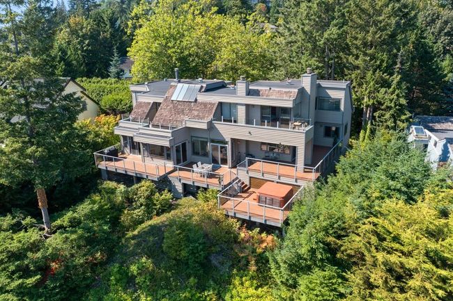 4750 Meadfeild Road, House other with 5 bedrooms, 4 bathrooms and null parking in West Vancouver BC | Image 5