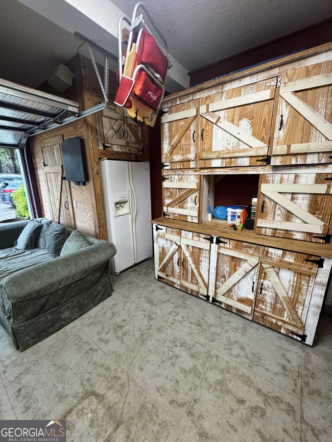 374 Persimmon Dr, House other with 5 bedrooms, 3 bathrooms and 8 parking in Sharpsburg GA | Image 6