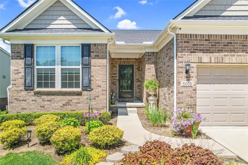 5008 Oakdale Dr, Clarkston, MI, 48348-4963 | Card Image