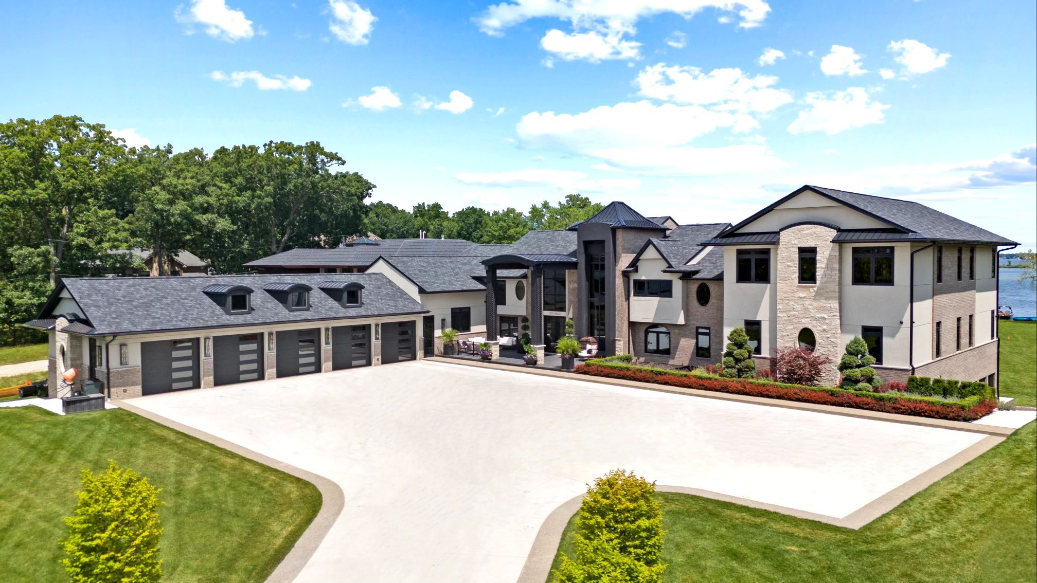 Hiller Rd, West Bloomfield, MI 48324