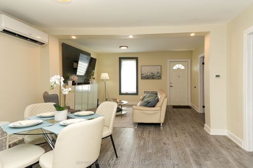 39 Norfolk Ave, Cambridge, ON, N1R3T7 | Card Image