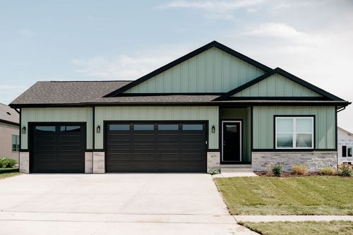 6133 Thor Ave, Davenport, IA, 52807-2155 | Card Image