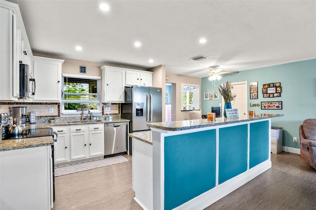 1092 Sousa Dr, House other with 2 bedrooms, 2 bathrooms and null parking in LARGO FL | Image 6