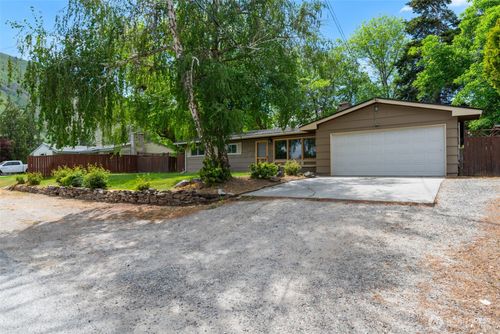 402 Shady Lane, Wenatchee, WA, 98801 | Card Image