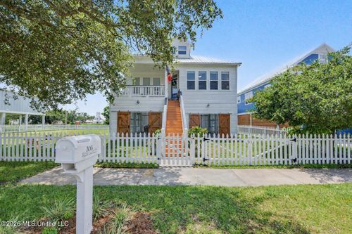 305 Davis Avenue, Pass Christian, MS, 39571 | Card Image