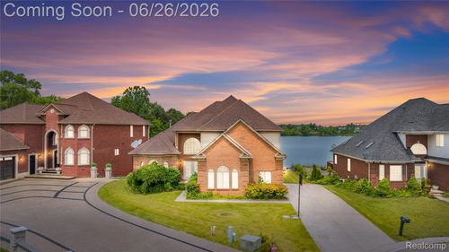 2651 Erma Dr, Shelby Township, MI, 48317-4574 | Card Image