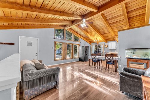 820 Meadows Dr, Twin Falls, ID, 83301-3829 | Card Image