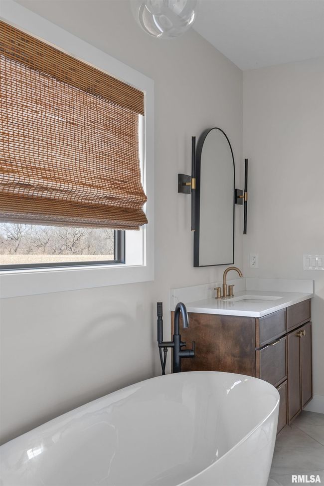 24024 185 Th St, House other with 4 bedrooms, 4 bathrooms and null parking in Bettendorf IA | Image 22