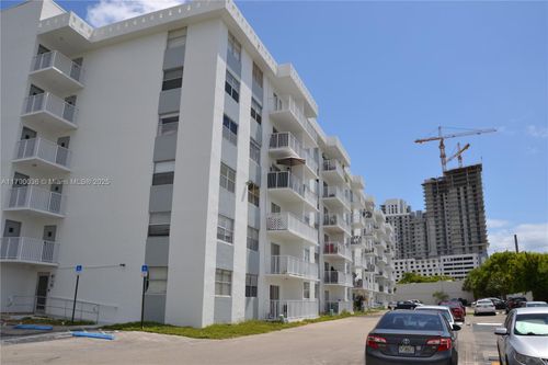 apt-110-16465 Ne 22nd Ave, North Miami Beach, FL, 33160-3724 | Card Image