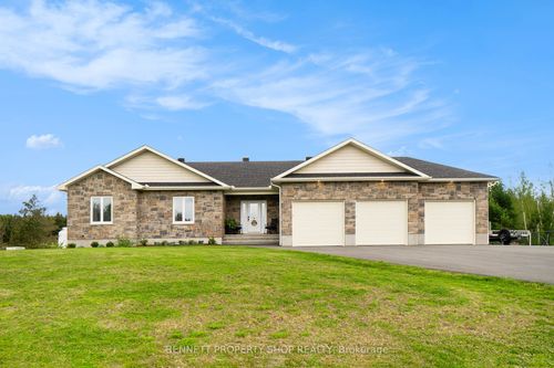 10541 Wylie Way, Mountain, ON, K0E1S0 | Card Image