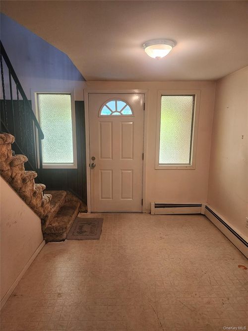 47 15th Ave, West Babylon, NY, 11704-5003 | Card Image