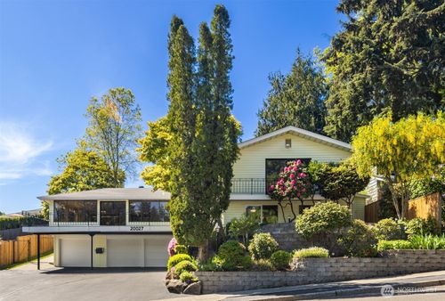 20027 106th Ave Ne, Bothell, WA, 98011-2462 | Card Image