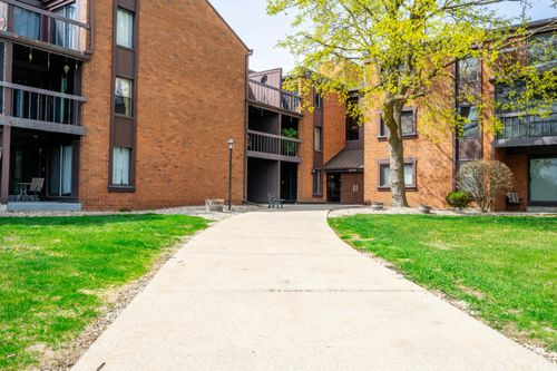 4215 N 100th St, MILWAUKEE, WI, 53222-1336 | Card Image