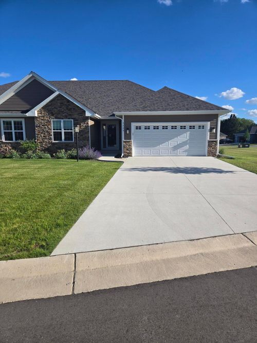 5229 Briarwood Cir, RACINE, WI, 53402-1504 | Card Image