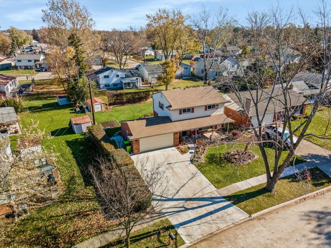 Beautiful Home w Curb Appeal | Image 11