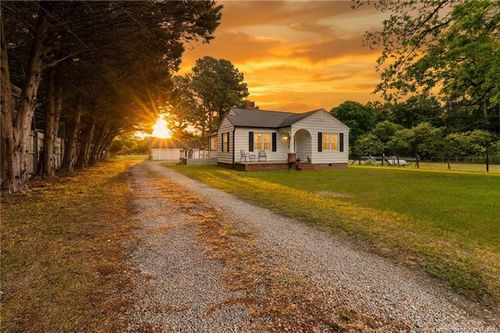 15951 Us Highway 15 501, Aberdeen, NC, 28315-5461 | Card Image