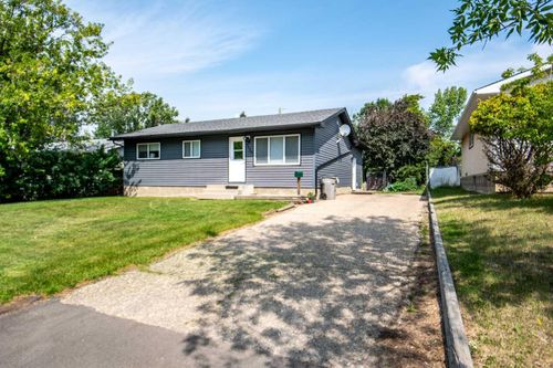 9626 111 Avenue, Grande Prairie, AB, T8V1T2 | Card Image