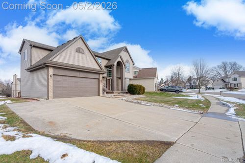 8406 Sherwood Dr, Grand Blanc, MI, 48439-8075 | Card Image