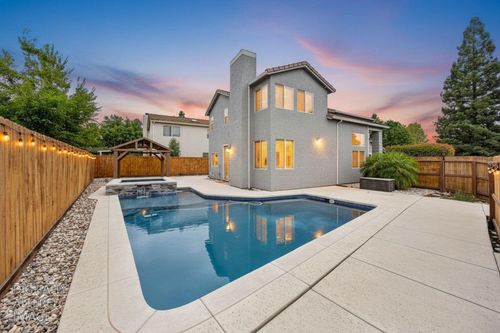 8961 Aqua Marine Ct, Elk Grove, CA, 95758-5666 | Card Image