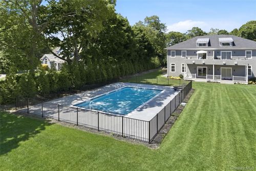 9-19 Montauk Hwy, Southampton, NY, 11968 | Card Image