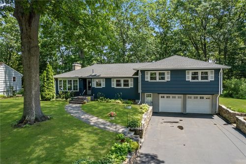103 Birchwood Dr, North Kingstown, RI, 02852-1414 | Card Image