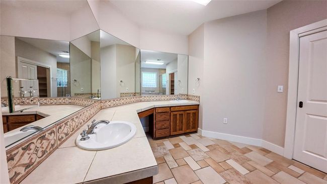 1212 W North St, House other with 3 bedrooms, 3 bathrooms and 2 parking in Louise TX | Image 24