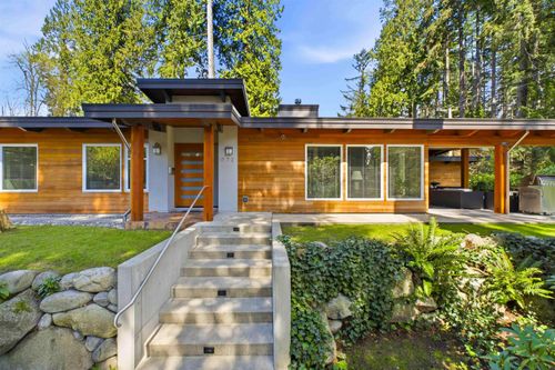 672 E St James Rd, North Vancouver, BC, V7N1L6 | Card Image