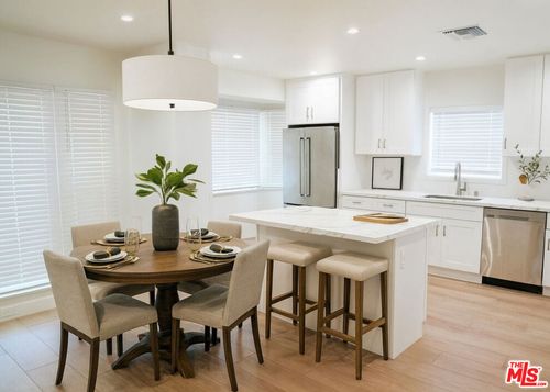 10233 S 5th Ave, Inglewood, CA, 90303-1611 | Card Image