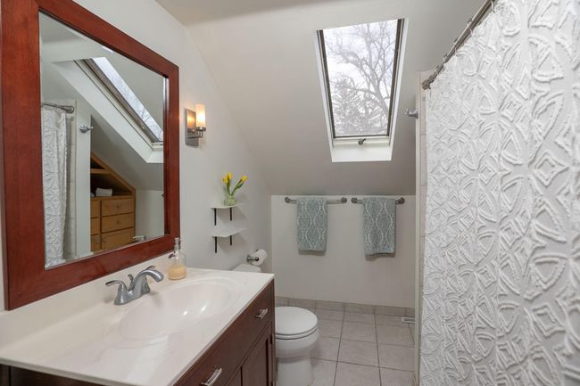 Primary Bathroom | Image 16