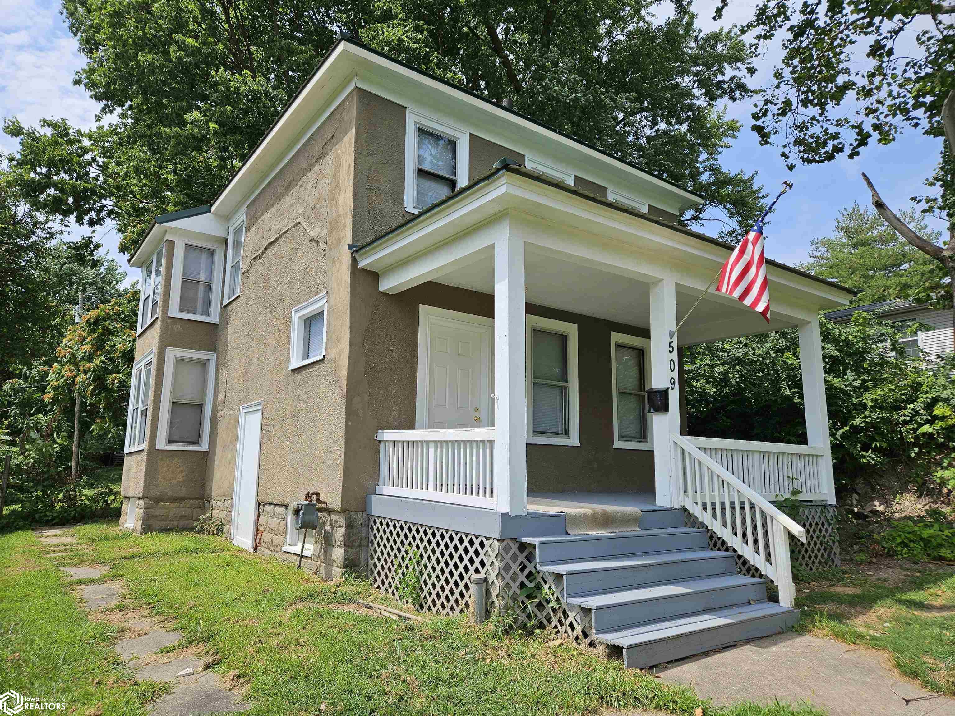6th St, Burlington, IA 52601