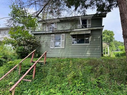 11 Maple St, Brookville, PA, 15825-2401 | Card Image