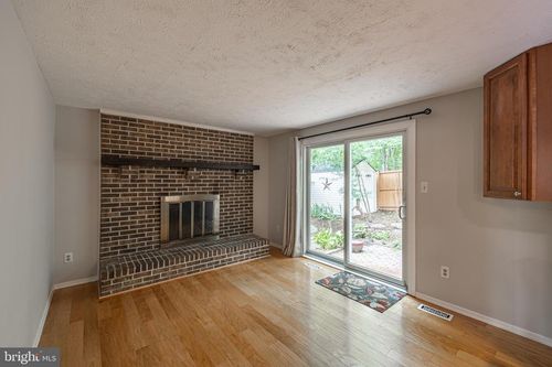 9416 Mirror Pond Dr, FAIRFAX, VA, 22032-1361 | Card Image