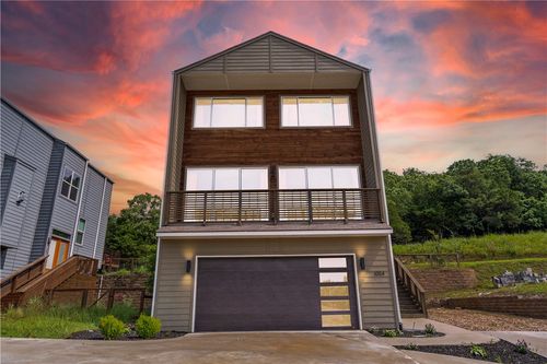 1054 E Huntsville Rd, Fayetteville, AR, 72701-7081 | Card Image