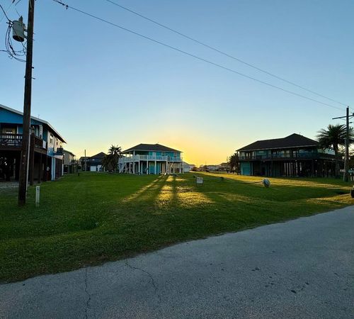 911 Palmview, Port Bolivar, TX, 77650 | Card Image