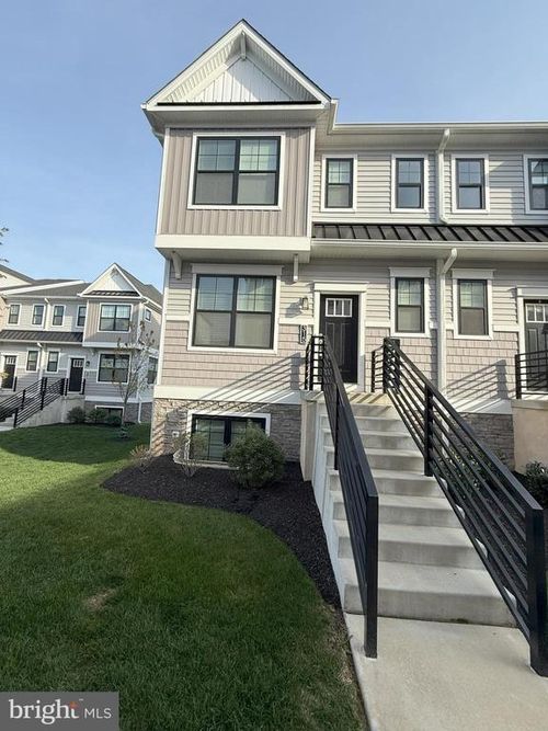 315 Chestnut St, COLLEGEVILLE, PA, 19426-2632 | Card Image