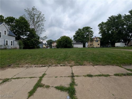 1809 Tuscarawas Street E, Canton, OH, 44704 | Card Image