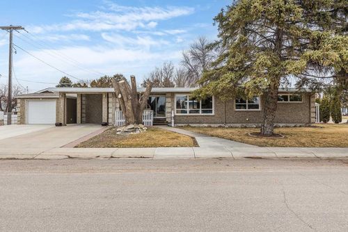 890 Hargrave Way Nw, Medicine Hat, AB, T1A6Y9 | Card Image