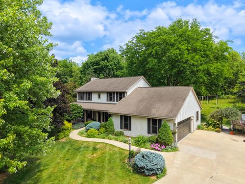 952 Greenway Terrace, Hartland, WI, 53029 | Card Image