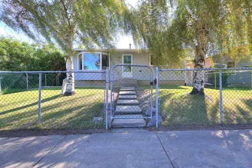 108 Pinecliff Way Ne, Calgary, AB, T1Y3X3 | Card Image