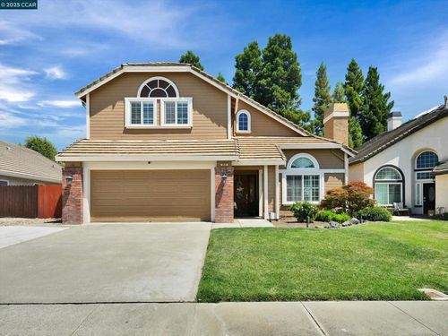 913 Cedar Brook Ln, Vacaville, CA, 95687-5261 | Card Image