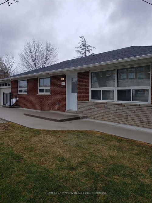 2401 Major Mackenzie Dr, Maple, ON, L6A3Z2 | Card Image