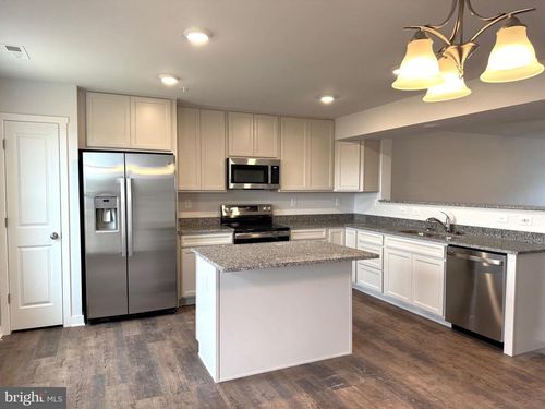 152 Olga Dr, MARTINSBURG, WV, 25403-1807 | Card Image