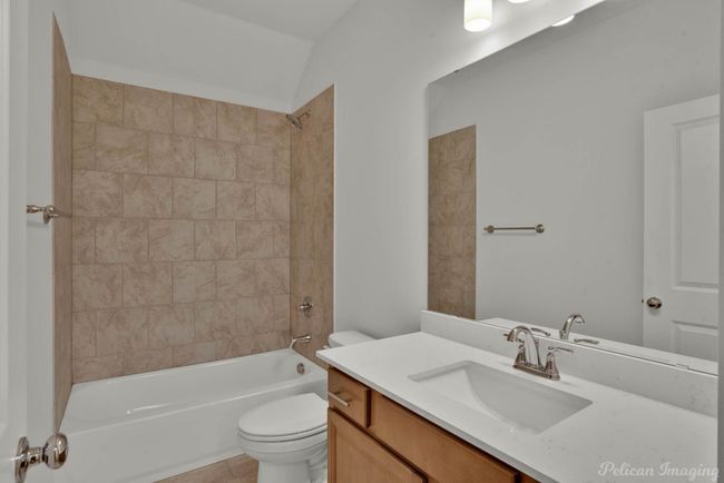 Hall Bathroom | Image 21