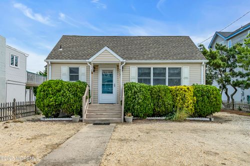 37 N 4th St, Surf City, NJ, 08008-5224 | Card Image