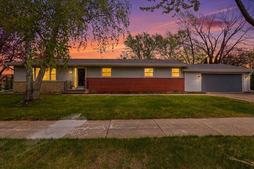 920 S Westhaven Drive, OSHKOSH, WI, 54904 | Card Image