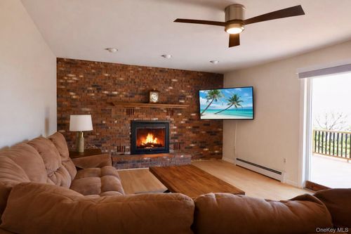 20 Day Rd, Campbell Hall, NY, 10916-3004 | Card Image